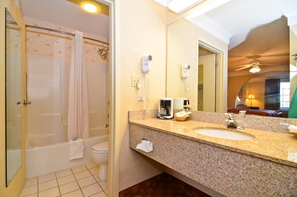 Peach State Inn & Suites Hawkinsville Exteriör bild