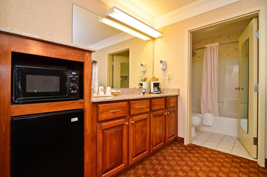 Peach State Inn & Suites Hawkinsville Exteriör bild
