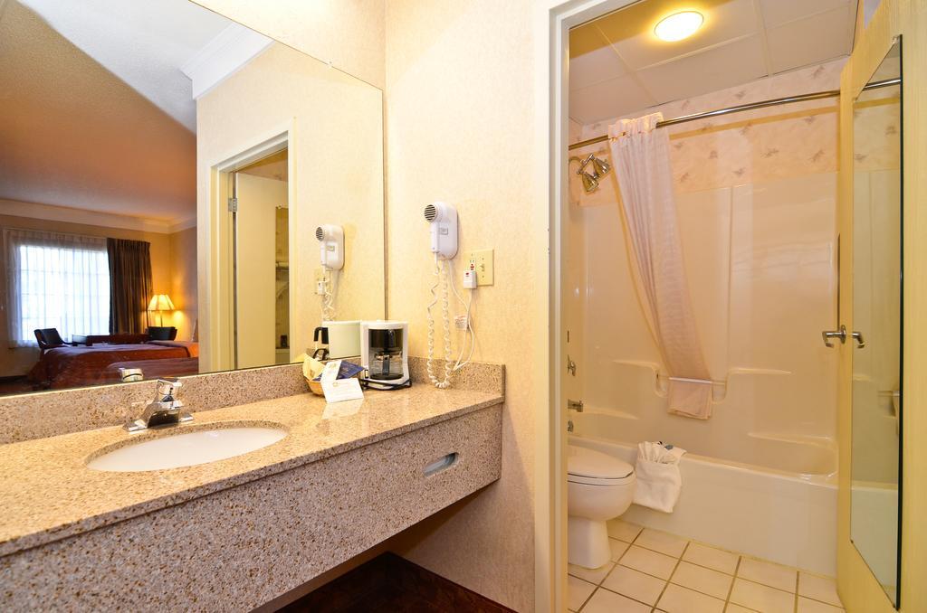 Peach State Inn & Suites Hawkinsville Exteriör bild