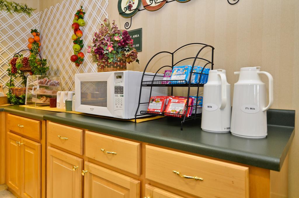Peach State Inn & Suites Hawkinsville Exteriör bild